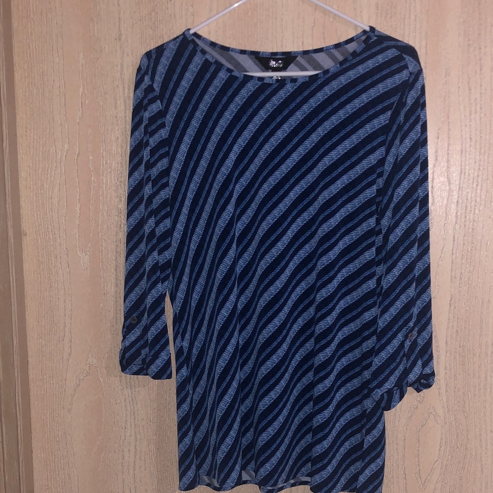 MUST GO PRICING Investments slim factor Vertical Striped Blue 3/4 Sleeve Top 8